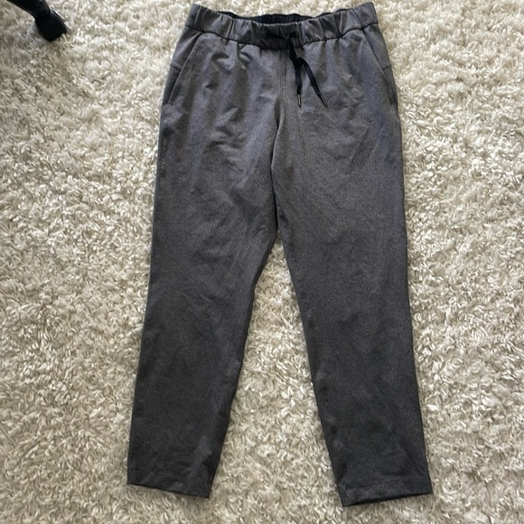 lululemon athletica Pants - Lululemon Size 8 Gray Joggers With Pockets Inseam 27” Like New